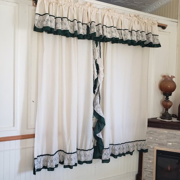 SOLD JC Penney Vtg Priscilla Curtain 88W x 64L Valance Cream Green Ruffle - Picture 3 of 16